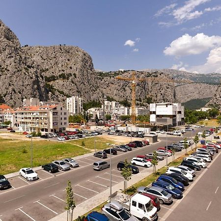 Green 'N Grey Omis Exterior photo