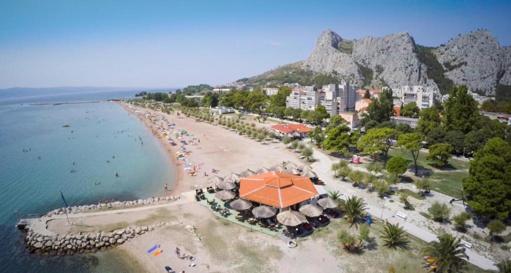 Green 'N Grey Omis Exterior photo